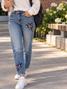 Driftwood Floral Embroidered Jeans Size 27 Straight Leg Flowers
